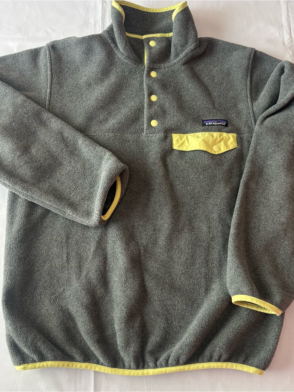 Patagonia Women’s Small Synchilla Snap-T Gray Yellow Fleece Pullover